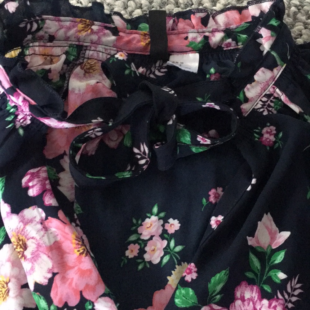 Beautiful blouse 👚 - Picture 3 of 4